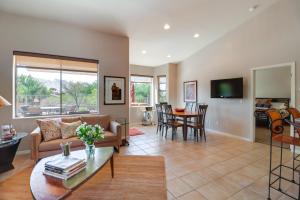 Catalina Mtn Views! Tucson Townhome w Large Patio