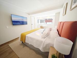 Leonora 3 MaiaHome Luxury Apt 4 Beds 4 Baths Steps from Masaryk