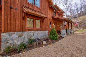 Llama Creek Cabin at Eagles Nest