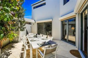 Fireplace Family Retreat Walk to Karrinyup