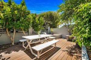 Fireplace Family Retreat Walk to Karrinyup