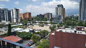 Eon 6 Lujoso y acogedor apartamento zona 10