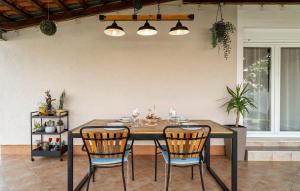 Gorgeous Home In Valbandon