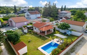 Gorgeous Home In Valbandon