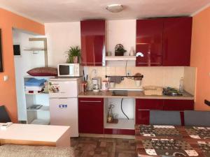Sea View Apt with Terrace Kitchen
