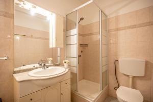 3 bedroom house near the beach Vau -Complete House