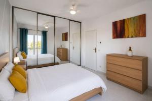 3 bedroom house near the beach Vau -Complete House