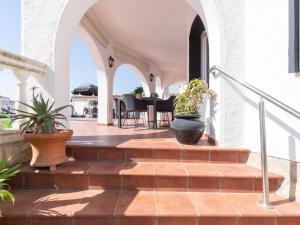 Encantadora Casa con Amarra y Piscina Privada - HISP-288-70