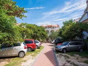 Luxe Srima Retreat with Boat Mooring