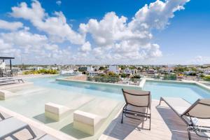 Rooftop Pool Oasis Walk To Beach & 5Th Avenue