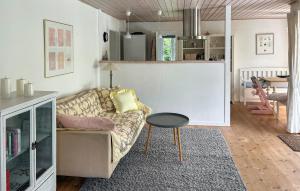 3 Bedroom Beautiful Home In Dronningmølle