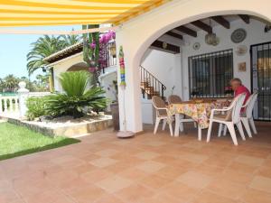 Alquiler vacacional en Moraira con piscina y jardín para 4 personas, cerca de la playa - HISP-216-235