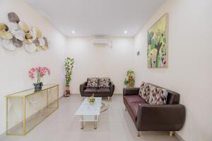 RedDoorz Plus @ La Asiana Guest House