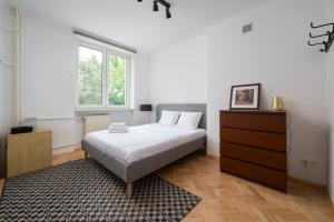 Metro Racławicka Exclusive Apartment by BookingHost