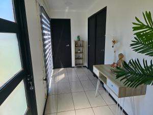 Cabaña moderna con tinaja opcional Tropical Black