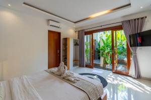 Bali Blue I - Two-Bedroom Peaceful Garden Pool Villa Oasis in Central Seminyak