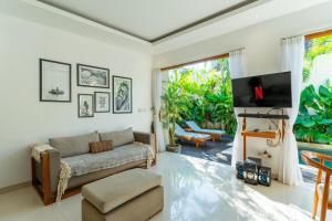 Bali Blue I - Two-Bedroom Peaceful Garden Pool Villa Oasis in Central Seminyak