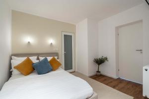 Cozy 1BR Retreat Steps from Cismigiu & Old Town