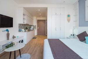 Bright Cozy Studio Apartment in Vinhomes Green Bay Near My Dinh Area