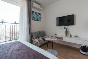 Bright Cozy Studio Apartment in Vinhomes Green Bay Near My Dinh Area