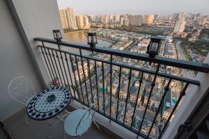 Bright Cozy Studio Apartment in Vinhomes Green Bay Near My Dinh Area
