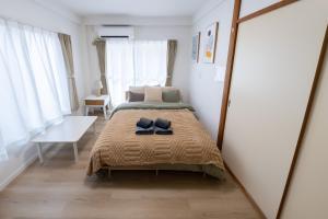 Ochiai 201 4-5 min walk to Nakai Station Cozy Queen Bedroom
