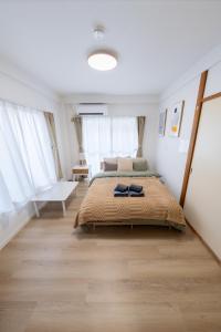 Ochiai 201 4-5 min walk to Nakai Station Cozy Queen Bedroom