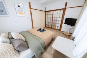 Ochiai 201 4-5 min walk to Nakai Station Cozy Queen Bedroom