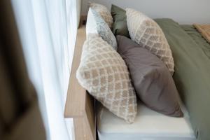 Ochiai 201 4-5 min walk to Nakai Station Cozy Queen Bedroom