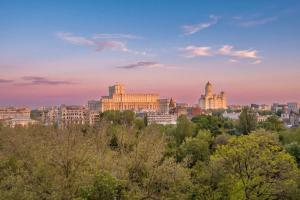 Stunning 2BR - Panoramic Views of Cismigiu Gardens