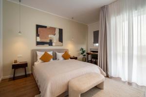 Stunning 2BR - Panoramic Views of Cismigiu Gardens