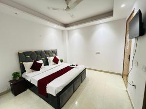 Hotel E Light 24 - Malviya Nagar