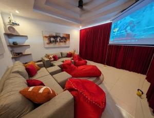 Bali Sol - Two-Bedroom Luxury Villa With Private Pool, Home Cinema and Daily Housekeeping in the Bustling Heart of Seminyak