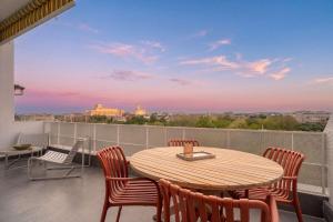 3BR Retreat - Panoramic Views - Cismigiu Gardens