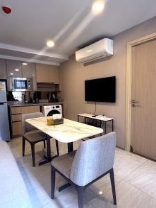 Stylish Modern Suit City View Asoke