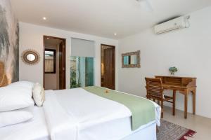Villa Saffira, Seminyak - Pool, Garden, Rooftop - Walk to Beach and Cafes!