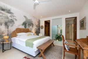 Villa Saffira, Seminyak - Pool, Garden, Rooftop - Walk to Beach and Cafes!