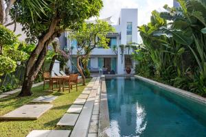 Villa Saffira, Seminyak - Pool, Garden, Rooftop - Walk to Beach and Cafes!