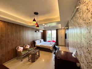 The Paprika Malsi, Mussoorie View With Balcony