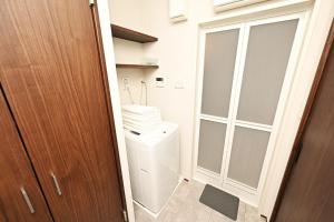 NY Hotel Premium 2 新宿3階建て4室1バスルーム1シャワー3トイレ