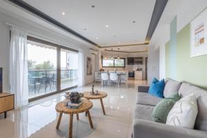 Amazing Holiday Apt with Ocean Views
