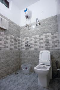 Gharonda Manor-A Home Beyond Home -Best Luxury Budget Stay Near ISBT