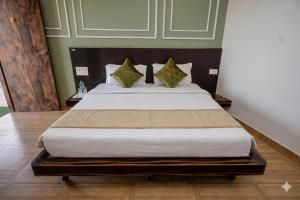 Gharonda Manor-A Home Beyond Home -Best Luxury Budget Stay Near ISBT