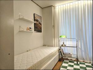 32Hongdae Station Area, Yeonnam, Hongdae Street, 15 Minutes from Itaewon, Single Accommodation, Fully Furnished