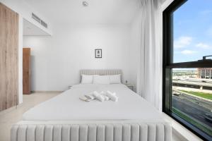 Premium 1BR Apartment with Balcony