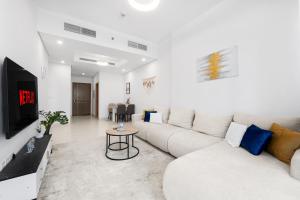 Premium 1BR Apartment with Balcony