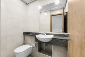 Premium 1BR Apartment with Balcony