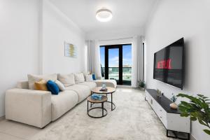 Premium 1BR Apartment with Balcony