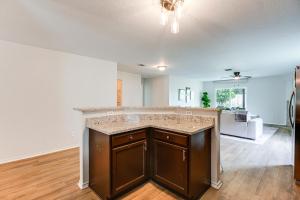 Pool Table & Patio! Group Hub, 4 Mi to SeaWorld