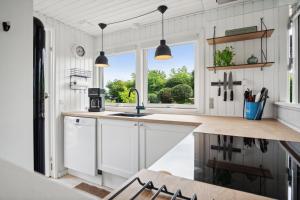 Beautiful Summer House For 8 People And 2 Dogs